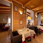 Mont Velan & Restaurant Отель 2*