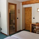 Отель Mont Velan & Restaurant 2*