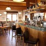 Отель Mont Velan & Restaurant Этрубль