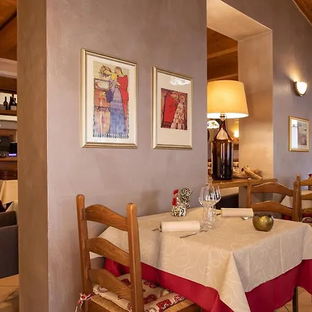 Mont Velan & Restaurant מלון