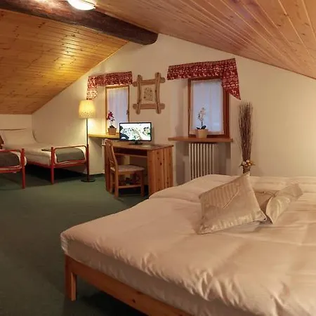 Mont Velan & Restaurant 2* إتروبليس