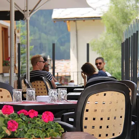 Mont Velan & Restaurant ホテル