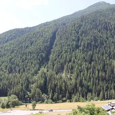 Mont Velan & Restaurant فندق