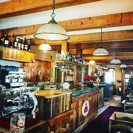 Mont Velan & Restaurant מלון