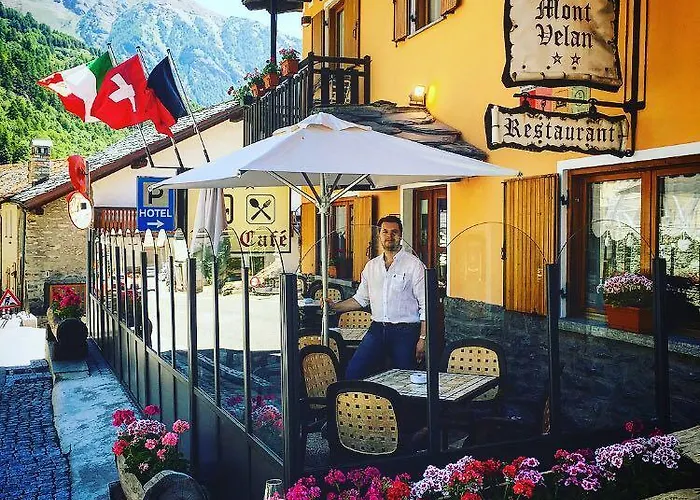 Mont Velan & Restaurant Hotel