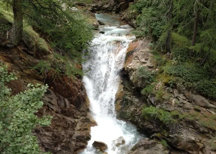 Mont Velan & Restaurant فندق